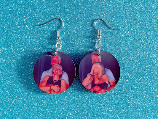Coldplay Kiss Cam Earrings - Meme Earrings Concert Affair