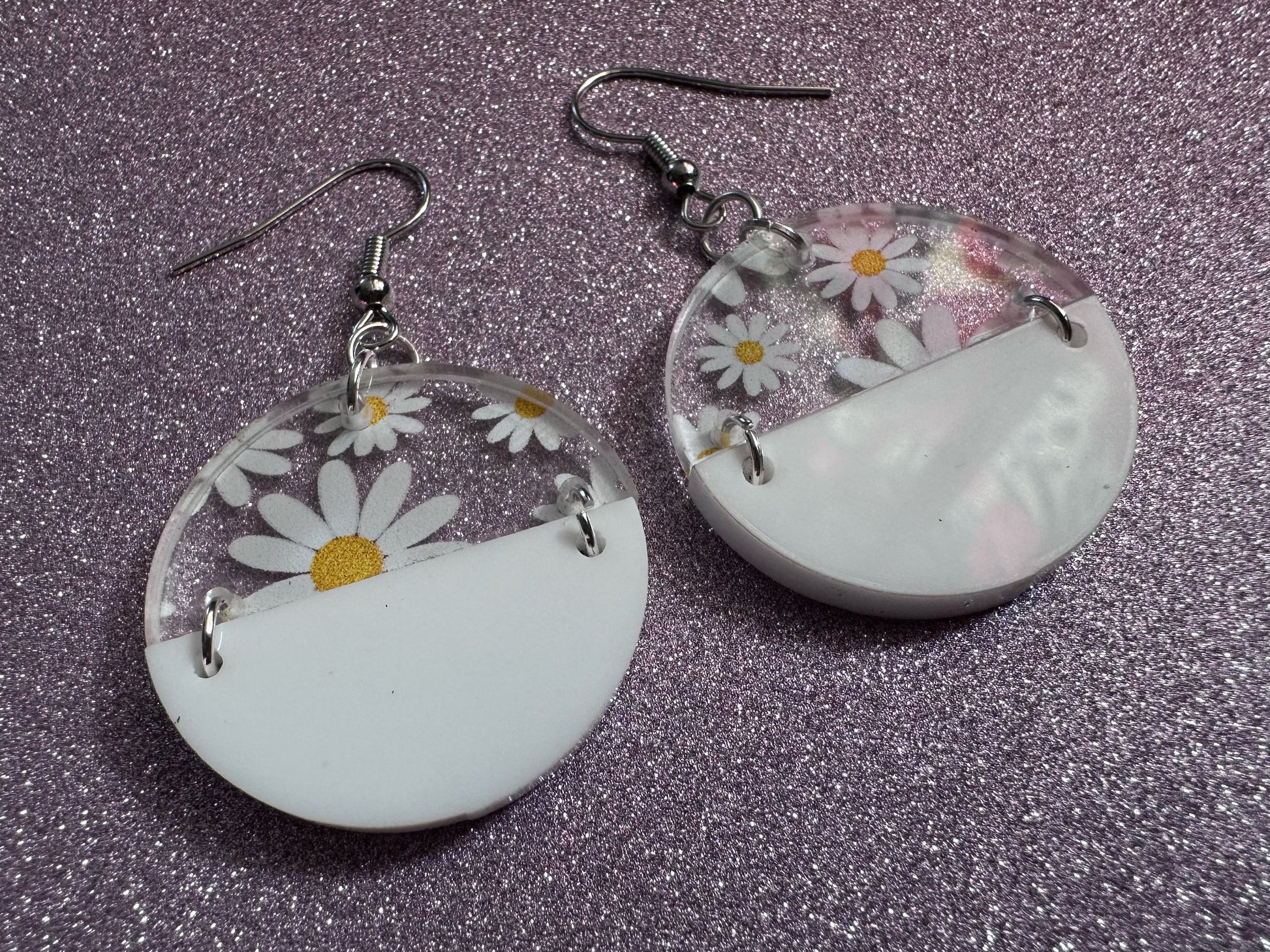 Daisy Earrings: Laser Cut Acrylic Flowers, Floral, Flowers, White Flowers, Bouquet, Plants, Summer, Valentines, Best Gifts for Her/Him/Them